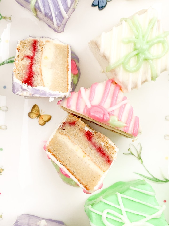 5AA5EFFE-89EA-40DB-9C4C-3BFEDD780F93