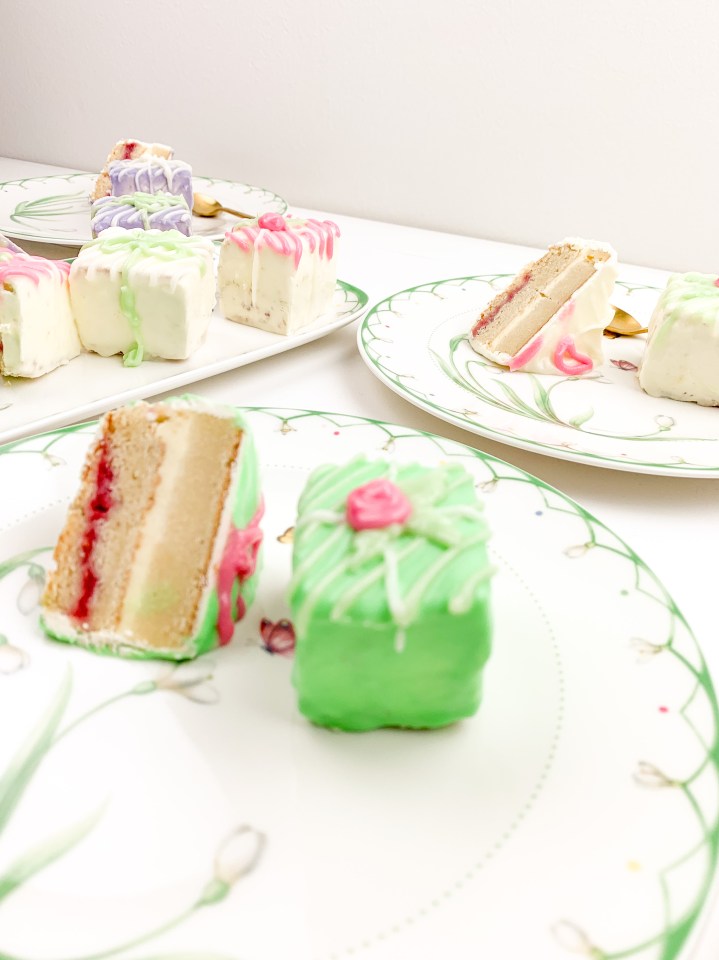 A6C257AA-3BA1-4C76-A092-70642E437872